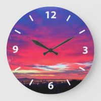 Hot-roze blauwe wolwolk zonsondergang kustlandscha