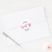 Hot Roze Chic Doodle Moderne Script Sweet 16 Ronde Sticker (Envelop)