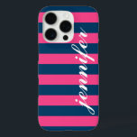 Hot-roze en Navy Stripes Aangepast script monogram iPhone 16 Pro Hoesje<br><div class="desc">Druk omhoog en bescherm uw telefoon met een preppy,  modern en gewaagd gestreepte patroonontwerp dat douane monogrammed met uw voornaam in een kleine manuscriptdoopvont is. Donkere jus / indigo blauw en warme magenta roze horizontale strepen tegenover witte tekst.</div>