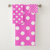 Hot-roze en White Polka Dots Dot Bad Handdoek (Insitu)