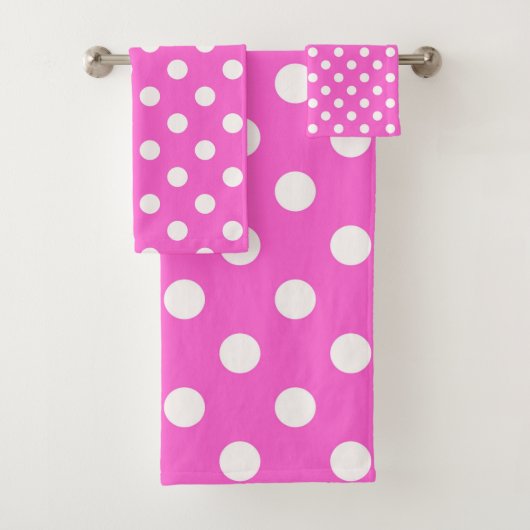 Hot-roze en White Polka Dots Dot Bad Handdoek (Insitu)