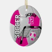 ⚽ Hot-roze en wit Voetbal personaliseren Keramisch Ornament (Rechts)