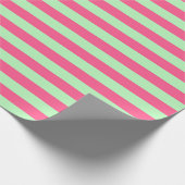 Hot-roze en zachte groene strepen cadeaupapier (Hoek)