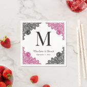 Hot Roze en Zwarte Bloemen Kant Monogram Trouwen Servet (Insitu)