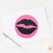 Hot-roze en zwarte lipstick afdrukken ronde sticker (Envelop)
