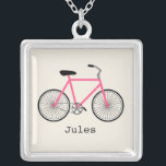 Hot-roze fiets, speciaal Ketting<br><div class="desc">Een hanger met een afbeelding van een roze fiets.  Personaliseer met jouw naam onder de fiets.</div>