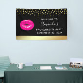 Hot-roze glimp op zwarte bachelorette spandoek (Beurs)