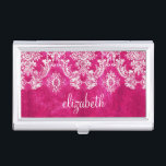 Hot-roze grijpingspatroon - Aangepaste tekst Visitekaarthouder<br><div class="desc">Een patroon met een bord en kant. Kijk dicht bij de bloemen en bladeren.Een trendy design met juweelkleuren en elegantie. De punten zijn gemakkelijker om aan te passen wanneer u alle tekst en foto's eerst vervangt. Als je kunst nog moet worden aangepast, klik je op Deze knop aanpassen. Dit zal...</div>