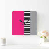 Hot-roze grijs zwart-wit gestreept blok vierkante klok (Huis)