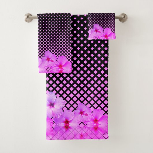 Hot-roze hibiscus op zwart en roze gecontroleerd bad handdoek (Insitu)