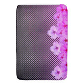 Hot-roze hibiscus op zwart en roze gecontroleerd badmat (Voorkant Verticaal)