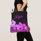 Hot-roze hibiscus op zwart en roze gecontroleerd tote bag (Dichtbij)