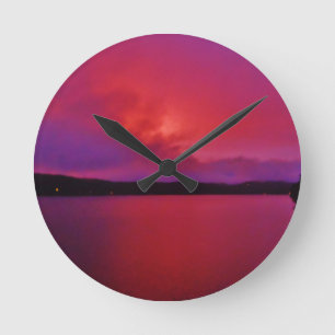 Hot-roze Paarse zonsondergang op het Arrodemeer Ronde Klok