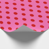 Hot-roze rode poladots voor doe-het-zelfkleuren op cadeaupapier (Hoek)