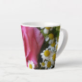 Hot-roze Roos en White Daisies Foto Latte Mok (Rechterhoek)