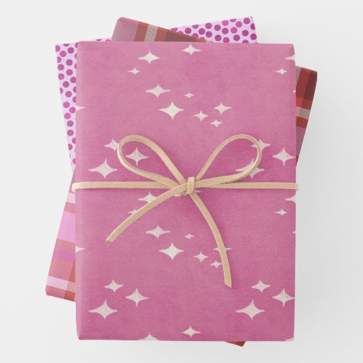 Hot-roze stippen, sterren en gips inpakpapier vel (In situ)