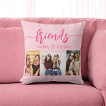 Hot roze vrienden 3 foto vriendschap collage kussen<br><div class="desc">Vier uw vriendschap met de Vrienden 3 Foto Vriendschap Collage Sierkussen. Dit gepersonaliseerde kussen beschikt over een prachtig gerangschikte collage van drie gekoesterde foto's, het vastleggen van speciale momenten met je vrienden. Gemaakt van hoogwaardige materialen, voegt het een stijlvolle en sentimentele touch toe aan elke ruimte. Perfect voor verjaardagen, feestdagen...</div>