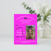 Hot-roze vrouwen in het STEM-Afstudeerder Aankondigingskaart (Staand voorkant)