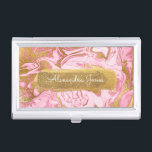 Hot Roze, Wit en Gouden Folie Sparkle Marmer Visitekaarthouder<br><div class="desc">Hot Roze, Wit en Gouden Folie Glitter en Sparkle Marble Minimalistische visitekaarthouder met witte handgedrukte typografie voor het monogram. De Modern Hot Pink, White and Gold Foil Sparkle Marble Swirl Business Card Holder is perfect voor elk beroep. Als u wilt dat de tekst van de naam niet aan uw behoeften...</div>