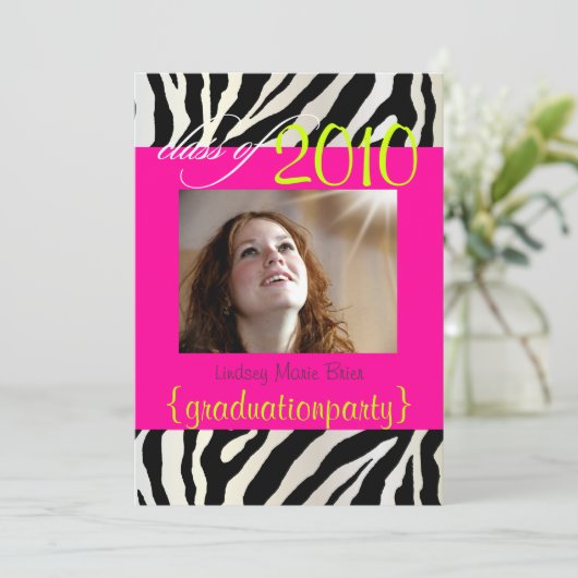 Hot-roze Zebra Afstuderen Fotouitnodiging Kaart (Staand voorkant)