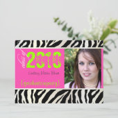 Hot-roze Zebra Afstuderen Fotouitnodiging Kaart (Staand voorkant)