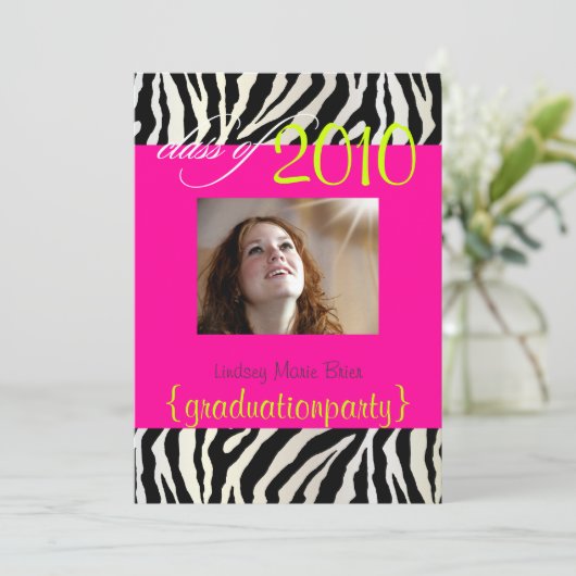 Hot-roze Zebra Afstuderen Fotouitnodiging Kaart (Staand voorkant)