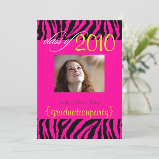 Hot-roze Zebra Afstuderen Fotouitnodiging Kaart (Staand voorkant)