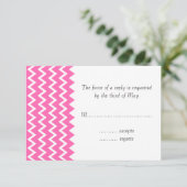 Hot-roze Zigzag Patroon RSVP Kaartje (Staand voorkant)