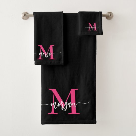 Hot Roze Zwart Modern Script Girly Monogram Naam Bad Handdoek (Insitu)