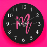 Hot Roze Zwart Modern Script Girly Monogram Naam Grote Klok<br><div class="desc">Maak een gedurfde uitspraak in uw ruimte met onze Hot Pink Modern Script Girly Monogram Naam Grote Klok! Deze klok heeft een levendig roze ontwerp en is gepersonaliseerd met jouw naam in een stijlvol, modern script. Het geeft elke kamer een stijlvol en persoonlijk tintje. Perfect voor kamers, kantoren of woonruimtes,...</div>