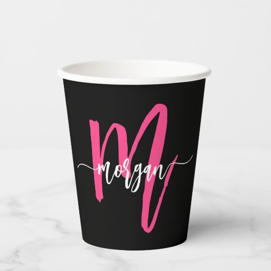 Hot Roze Zwart Modern Script Girly Monogram Naam Papieren Bekers (Voorkant)
