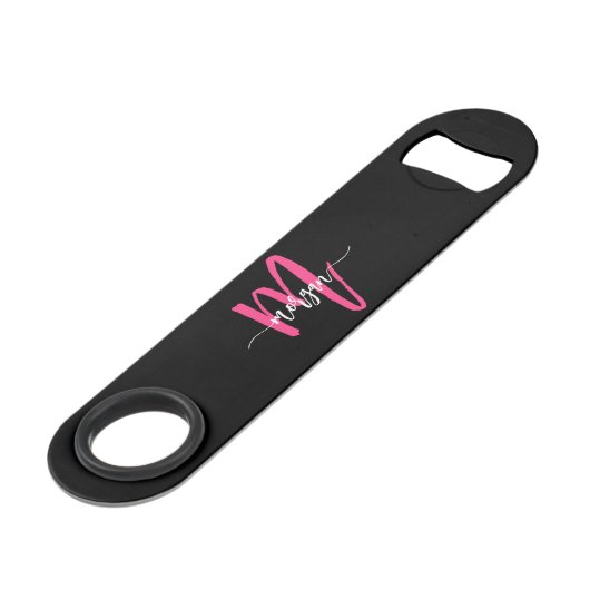 Hot Roze Zwart Modern Script Girly Monogram Naam Speed Flessenopener (Voorkant Gekanteld)