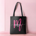 Hot Roze Zwart Modern Script Girly Monogram Naam Tote Bag<br><div class="desc">Draag uw benodigdheden in stijl met onze Hot Pink Modern Script Girly Monogram Naam Canvas tas! Dit tas is voorzien van een gedurfd hot pink ontwerp en is gepersonaliseerd met jouw naam in een chique, modern script voor een trendy, aangepaste look. Perfect voor winkelen, school of dagelijks gebruik, het biedt...</div>