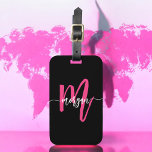 Hot Roze Zwarte Wereld Reiziger Monogram Naam Bagagelabel<br><div class="desc">Reis in stijl met ons Hot Pink World Traveler Monogram Naam Bagagelabel! Dit label heeft een levendig roze ontwerp en een wereldkaart achtergrond en is gepersonaliseerd met jouw naam en monogram in een chique lettertype. Ideaal om uw bagage snel en gemakkelijk te identificeren, het combineert mode met functie. Gemaakt van...</div>
