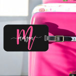 Hot Roze Zwarte Wereld Reiziger Monogram Naam Bagagelabel<br><div class="desc">Reis in stijl met ons Hot Pink World Traveler Monogram Naam Bagagelabel! Dit label heeft een levendig roze ontwerp en een wereldkaart achtergrond en is gepersonaliseerd met jouw naam en monogram in een chique lettertype. Ideaal om uw bagage snel en gemakkelijk te identificeren, het combineert mode met functie. Gemaakt van...</div>