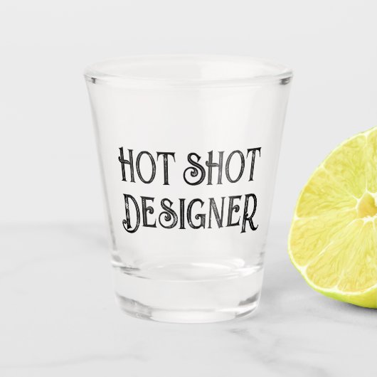 Hot Shot Designer | Grappig geschenkglas Glas (Voorkant)
