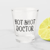 Hot shot Doctor | Grappig geschenkglas Glas (Voorkant)