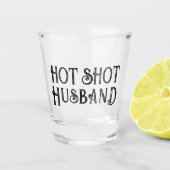 Hot Shot Man | Grappig geschenkglas Glas (Voorkant)