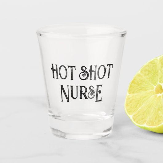 Hot shot verpleegster | Grappig geschenkglas Glas (Voorkant)