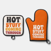 Hot Stuff die door de Humor komt Ovenwant & Pannenlap Set (Voorkant)