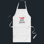Hot Stuff grappig pittig rood cayenne chili peper  Lang Schort<br><div class="desc">Hot Stuff grappig pittig rood cayenne chili peper BBQ Lang Schort. Spicy food design met leuke typografie sjabloon. Voeg je eigen naam, monogram of grappig citaat / gezegde toe. Schattige gepersonaliseerd cadeau-idee voor grillmaster, keukenchef, kok, man, vrouw enz. Aangepaste keuken schorten met zakken. Geweldig voor grillen, koken, bakken en meer....</div>