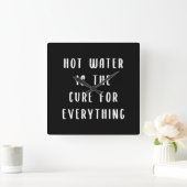 Hot water is the cure for everything vierkante klok (Huis)