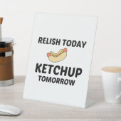 HOTDOG RELISH KETCHUP RECLAMEBORD MET VOETSTUK (Insitu)