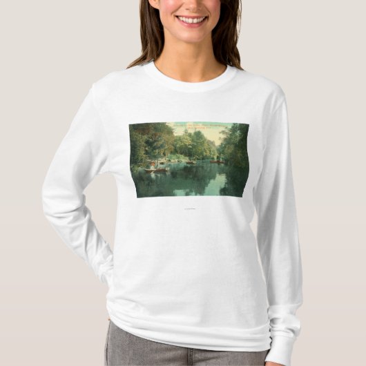 Hotel Rowardennan Guests Boating on Lake T-shirt (Voorkant)