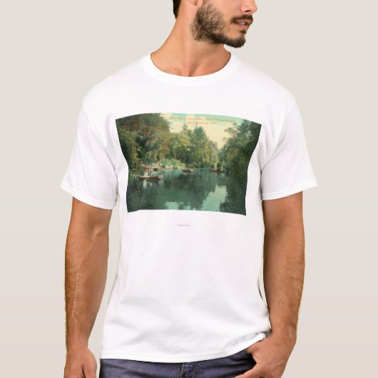 Hotel Rowardennan Guests Boating on Lake T-shirt (Voorkant)