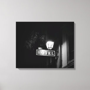 hotelbord, straatlicht en veel licht canvas afdruk