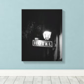 hotelbord, straatlicht en veel licht canvas afdruk (Insitu (Houten vloer))