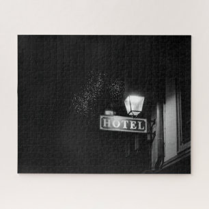  hotelbord, straatlicht en veel licht legpuzzel