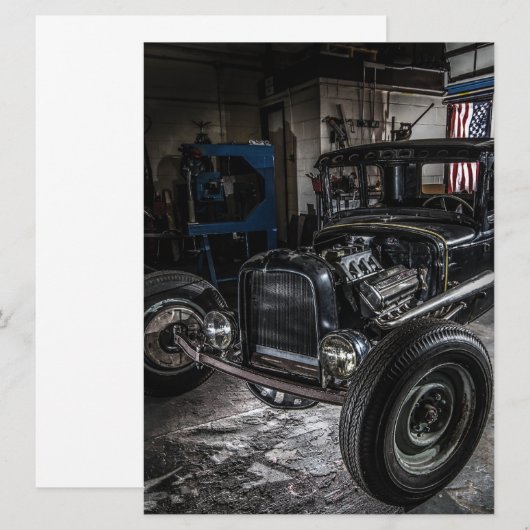 Hotrod in een Garage-uitnodiging Kaart (Voorkant / Achterkant)