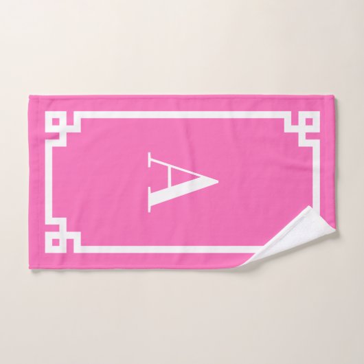 Hotroze en White Greek Key Border Monogram Bad Handdoek (Handdoek)